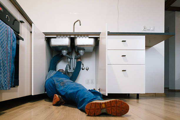 Professional Faucet Repair technician working in Mooreland, IN